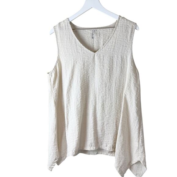 Lulu-B Women’s Sleeveless‎ Beige Tunic Tank Top Shark Bite Slit Hem V Neck Sz XL - Picture 1 of 6